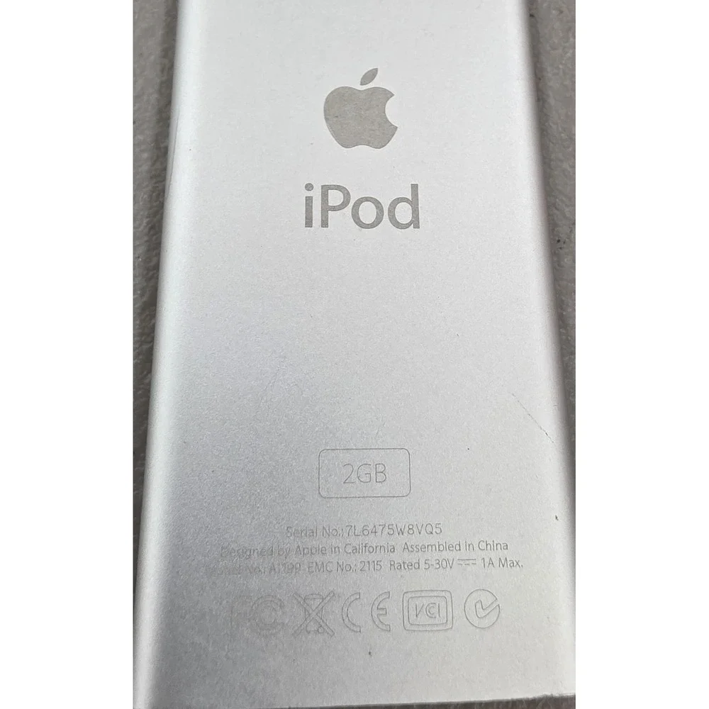 Apple iPod Nano 2nd Gen A1199 2GB Silver Click Wheel USB Media Player